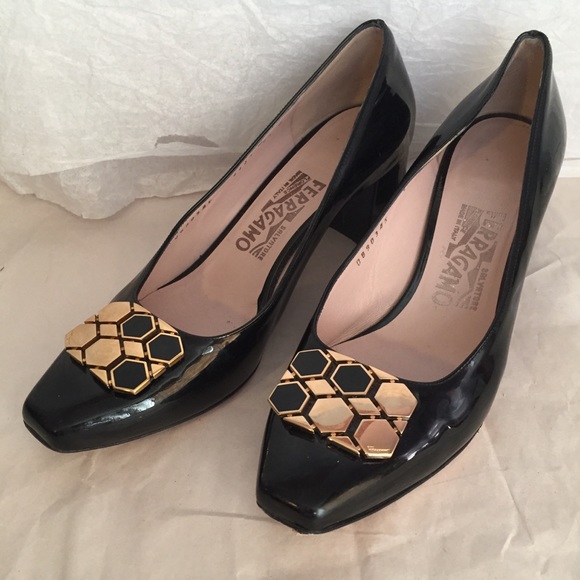 SALVATORE FERRAGAMO BLACK PATENT PUMPS SZ-36.5 - Picture 1 of 8
